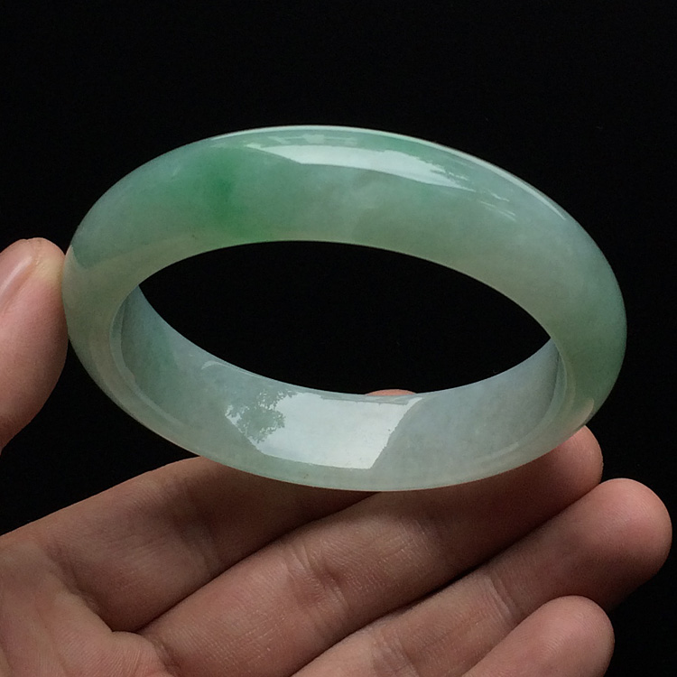 (超值推荐)糯冰种晴水略飘翠手镯（56.6mm）