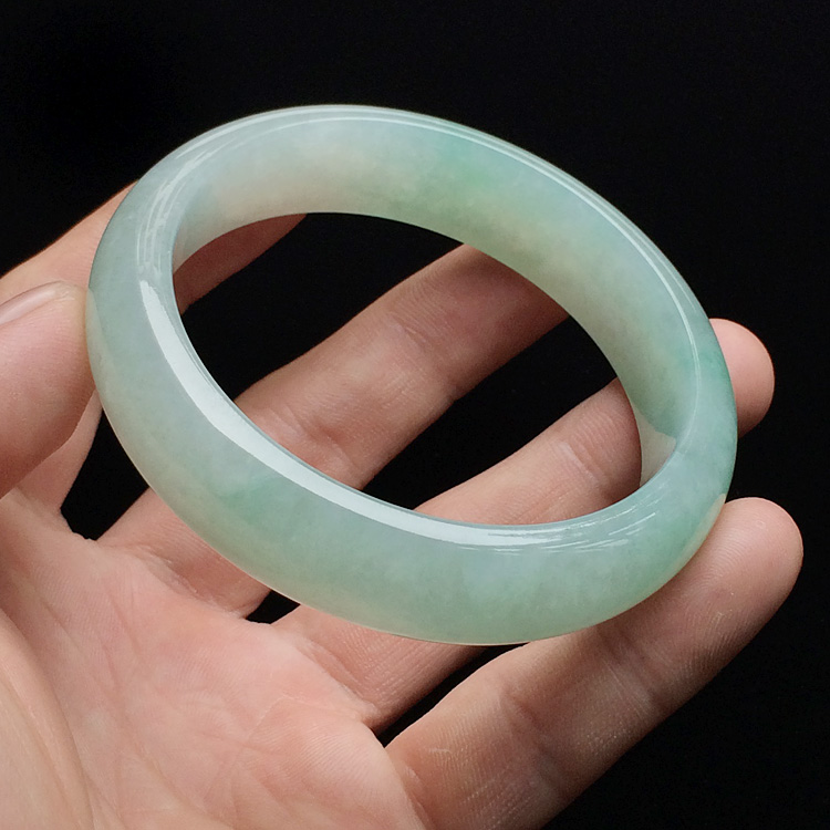 (超值推荐)糯冰种晴水略飘翠手镯（56.6mm）