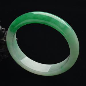 (超值推荐)糯冰种阳绿手镯(56.5mm)