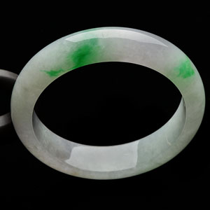 （超值推荐）糯冰种淡春带彩手镯（55.3mm）