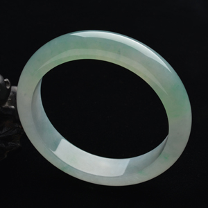 (超值推荐)糯冰种晴水略飘花手镯(58mm)