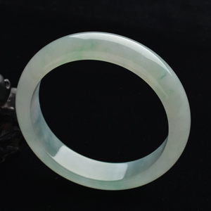 (超值推荐)糯冰种晴水略飘花手镯(56.6mm)