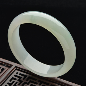 (超值推荐)糯冰种淡晴水手镯(59.4mm)