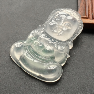 (超值推荐)冰种略带晴水宝宝佛胸坠面