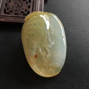 （超值推荐）糯冰种淡黄翡飘花玉兰花挂件