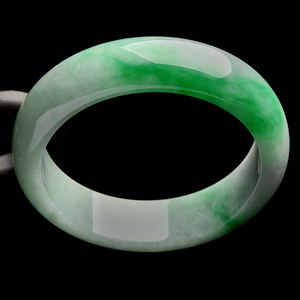 糯冰种飘阳绿手镯（58.6mm）