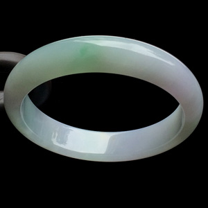 （超值推荐）糯冰种淡春带彩手镯（56.5mm）
