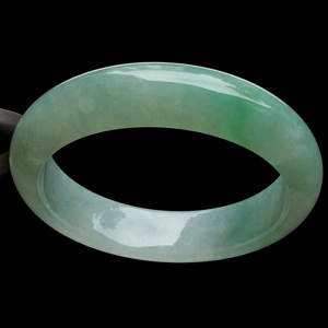 (超值推荐)糯冰种晴水略飘翠手镯（56.6mm）