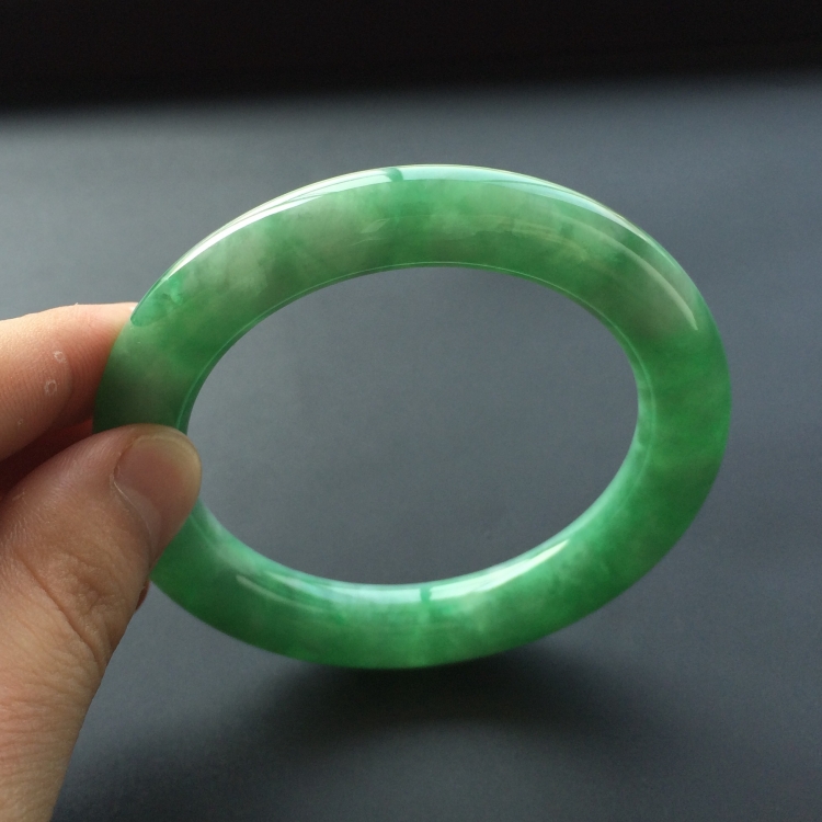 (超值推荐)糯冰种翠色圆条手镯(57.7mm)