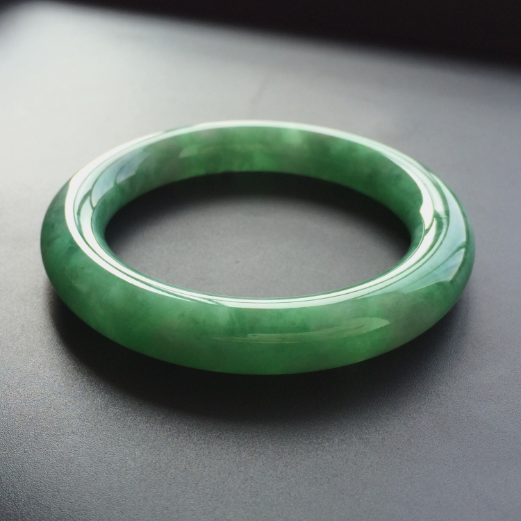 (超值推荐)糯冰种翠色圆条手镯(57.7mm)