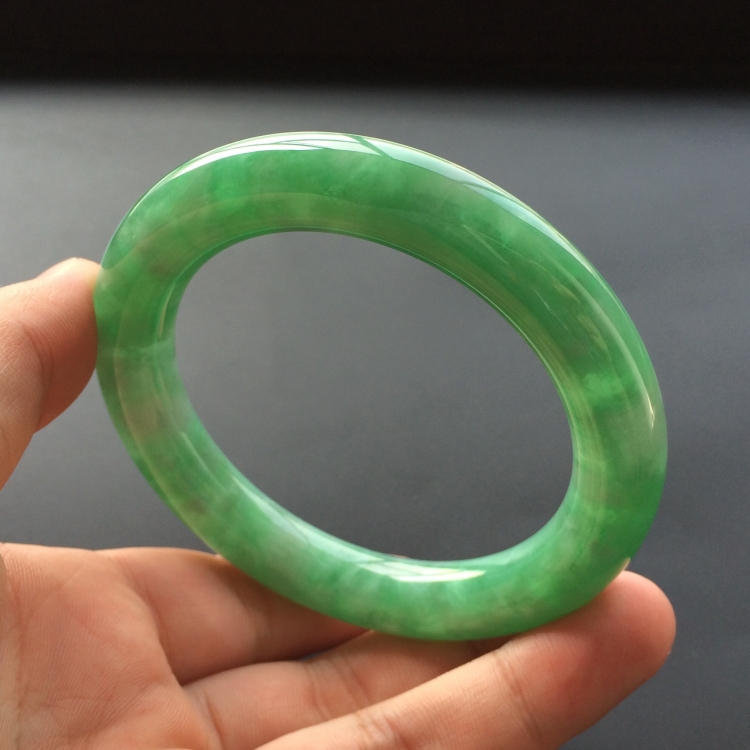 (超值推荐)糯冰种翠色圆条手镯(57.7mm)