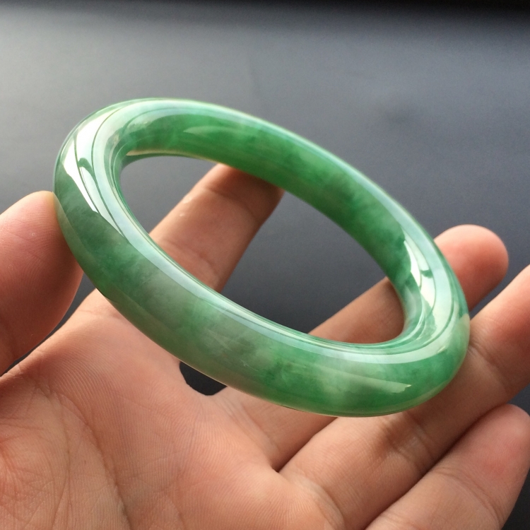 (超值推荐)糯冰种翠色圆条手镯(57.7mm)