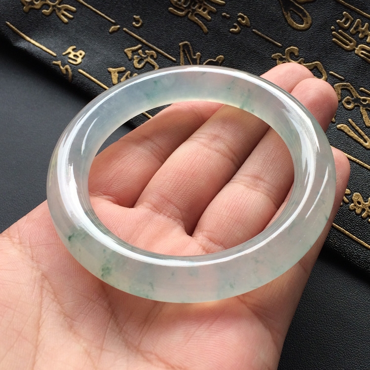 (超值推荐)冰玻种飘花略带黄翡圆条手镯