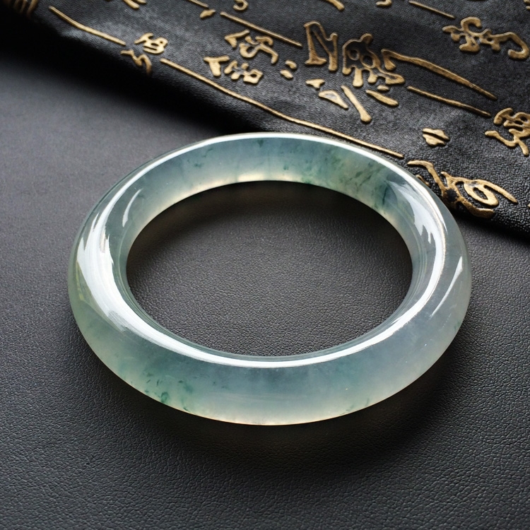 (超值推荐)冰玻种飘花略带黄翡圆条手镯