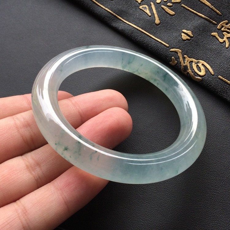 (超值推荐)冰玻种飘花略带黄翡圆条手镯