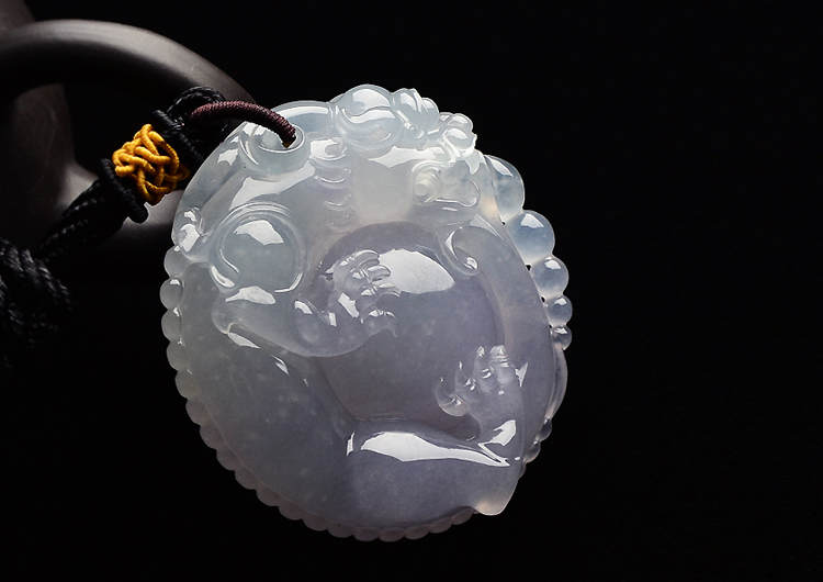 冰种晴水淡紫罗兰龙抱珠挂件