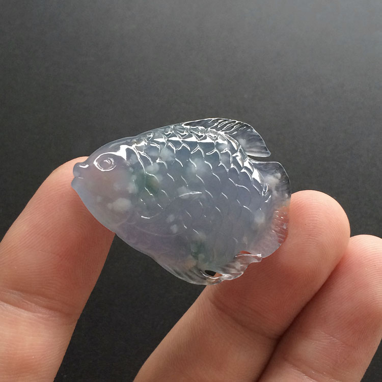 （超值推荐）冰种紫罗兰略飘花年年有余挂件/胸坠面