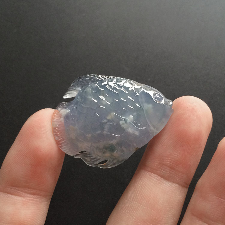 （超值推荐）冰种紫罗兰略飘花年年有余挂件/胸坠面