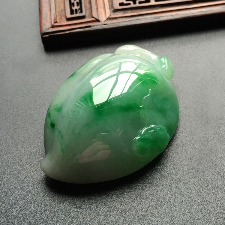 (超值推荐)糯冰种晴水飘翠寿桃挂件