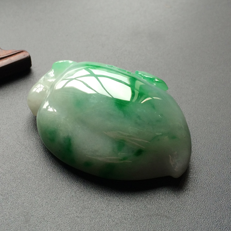 (超值推荐)糯冰种晴水飘翠寿桃挂件