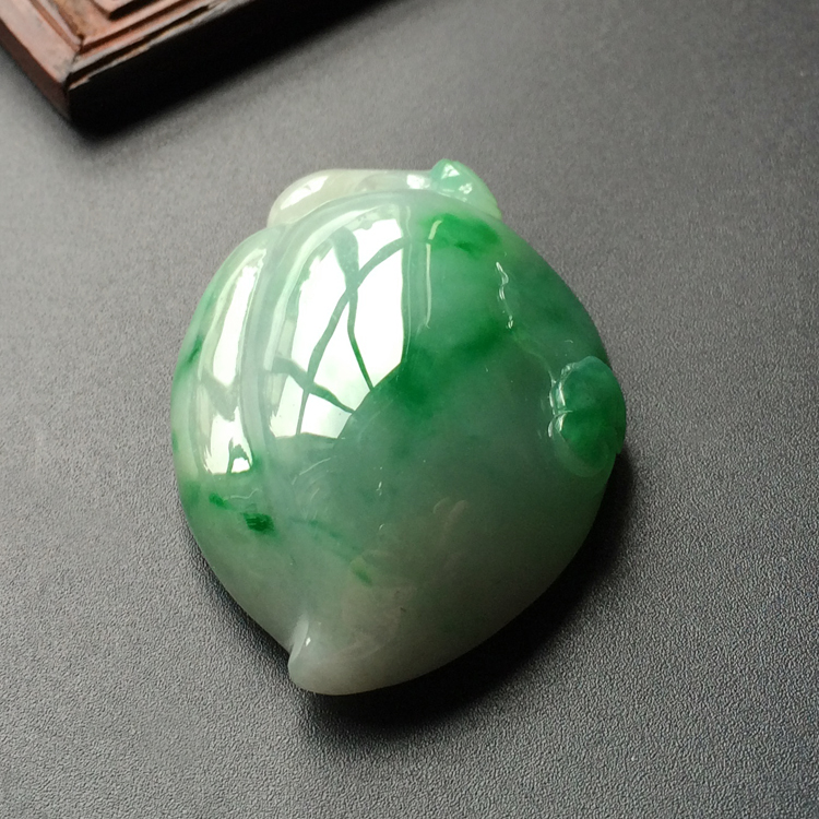 (超值推荐)糯冰种晴水飘翠寿桃挂件