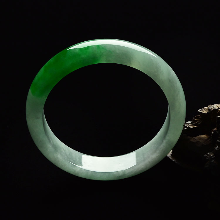 （超值推荐）糯冰种飘阳绿手镯（55.1mm）