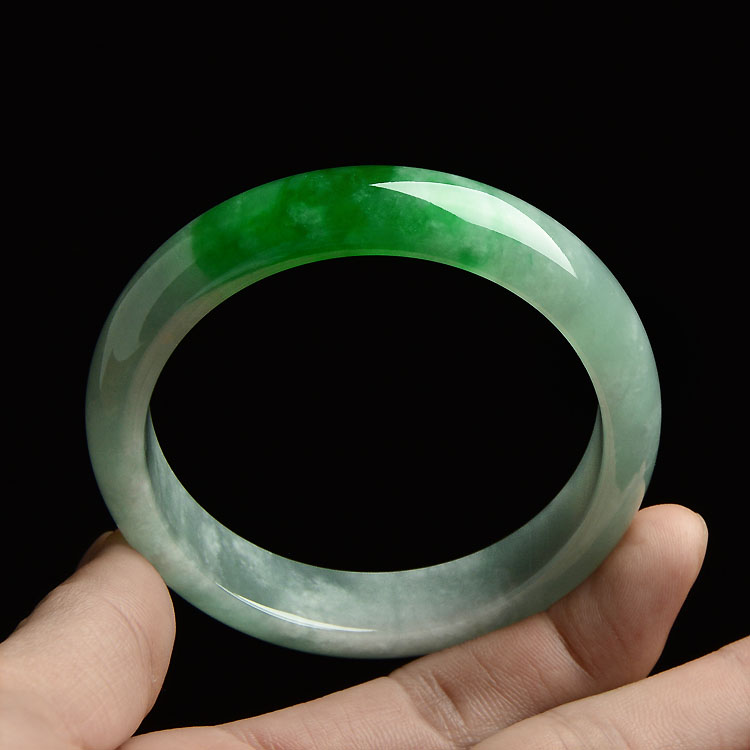 （超值推荐）糯冰种飘阳绿手镯（55.1mm）