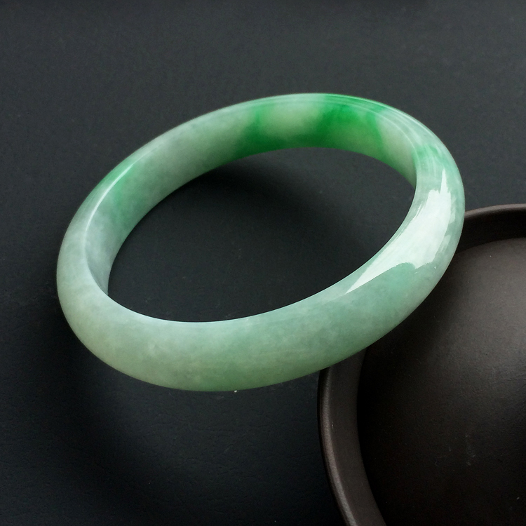 （超值推荐）糯冰种飘阳绿手镯（58.4mm）