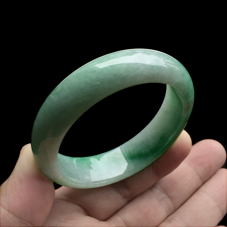 （超值推荐）糯冰种飘阳绿手镯（53.3mm）