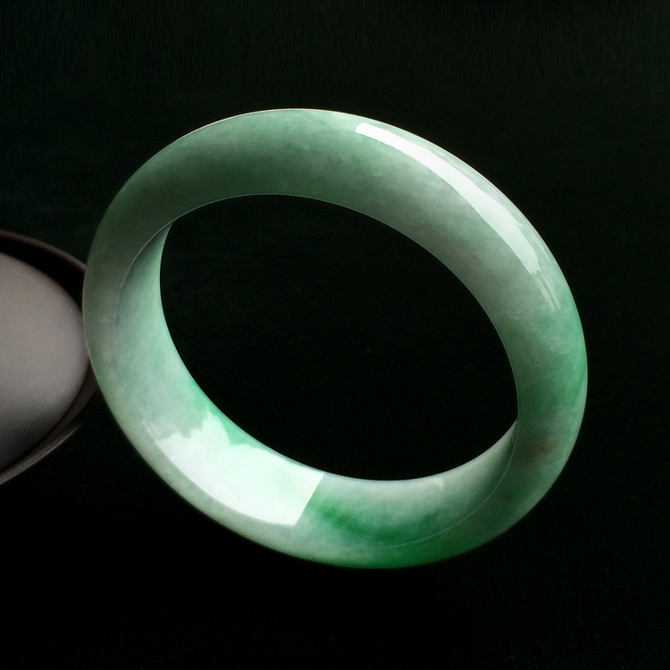 （超值推荐）糯冰种飘阳绿手镯（53.3mm）