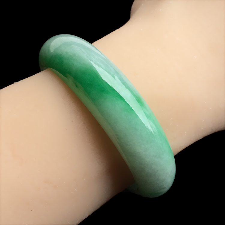 （超值推荐）糯冰种飘阳绿手镯（53.3mm）
