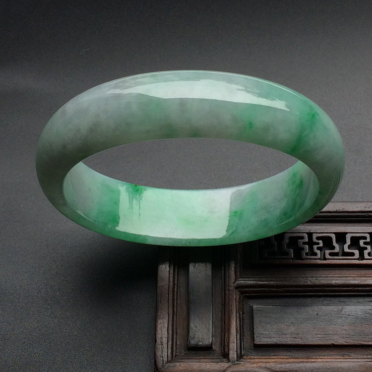 （超值推荐）糯冰种飘翠贵妃镯（54mm-47mm）