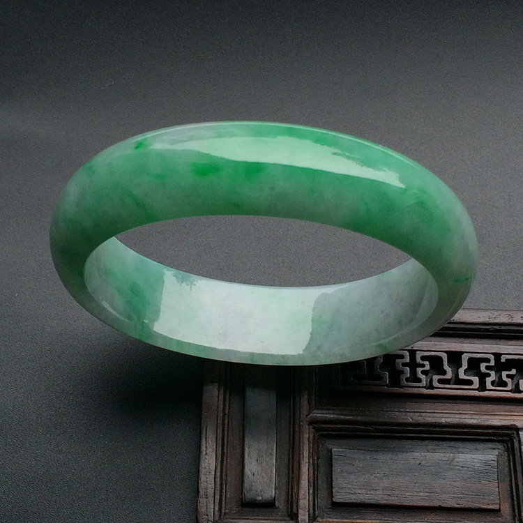 （超值推荐）糯冰种飘翠贵妃镯（54mm-47mm）