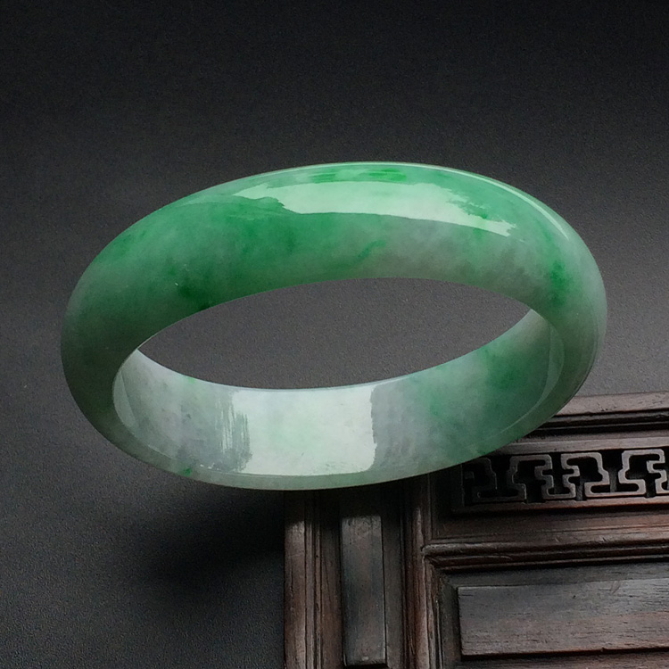 （超值推荐）糯冰种飘翠贵妃镯（54mm-47mm）