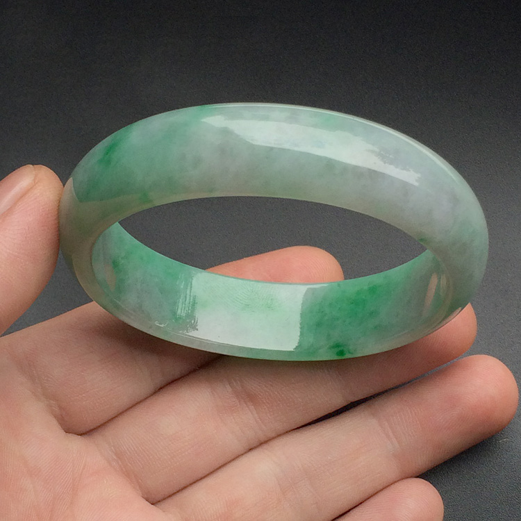 （超值推荐）糯冰种飘翠贵妃镯（54mm-47mm）