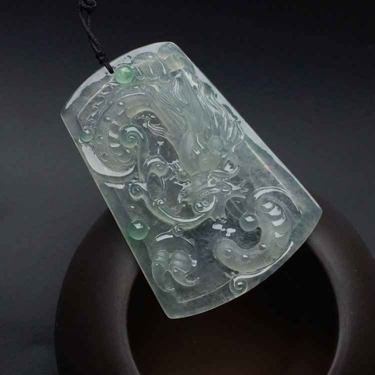 冰玻种晴水略飘翠龙牌挂件