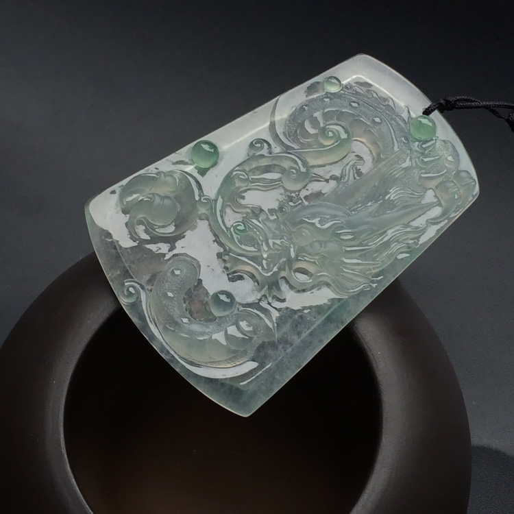冰玻种晴水略飘翠龙牌挂件
