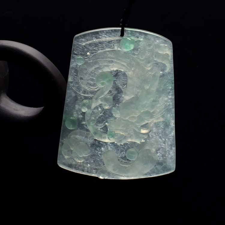 冰玻种晴水略飘翠龙牌挂件