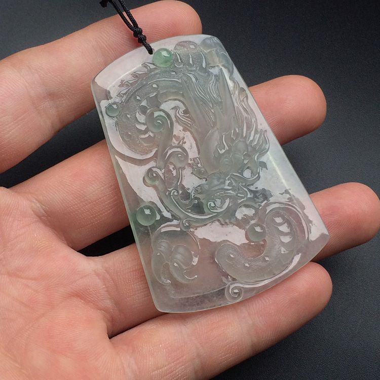 冰玻种晴水略飘翠龙牌挂件