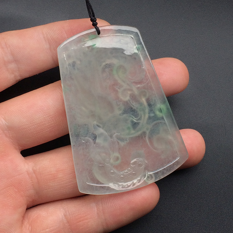 冰玻种晴水略飘翠龙牌挂件