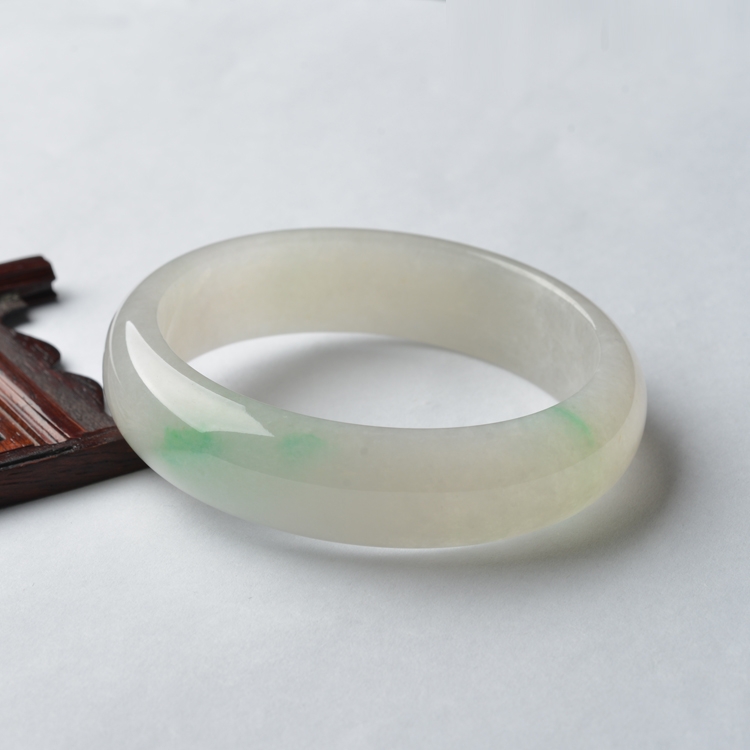 (超值推荐)糯冰种飘翠手镯(57.8mm)