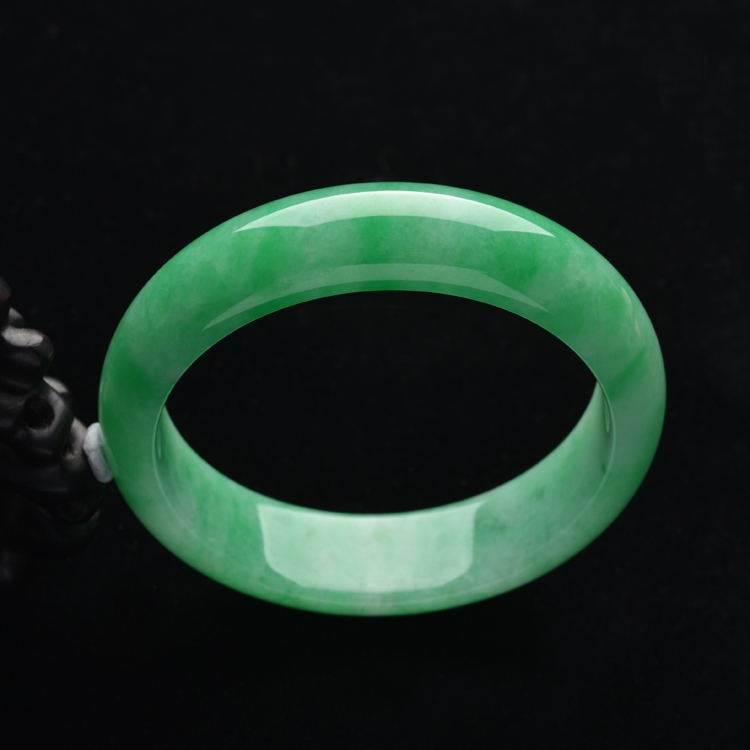 (超值推荐)糯冰种翠色手镯(54mm)