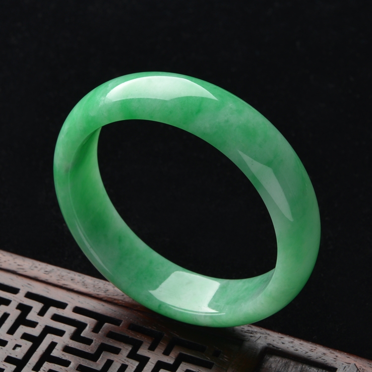 (超值推荐)糯冰种翠色手镯(54mm)