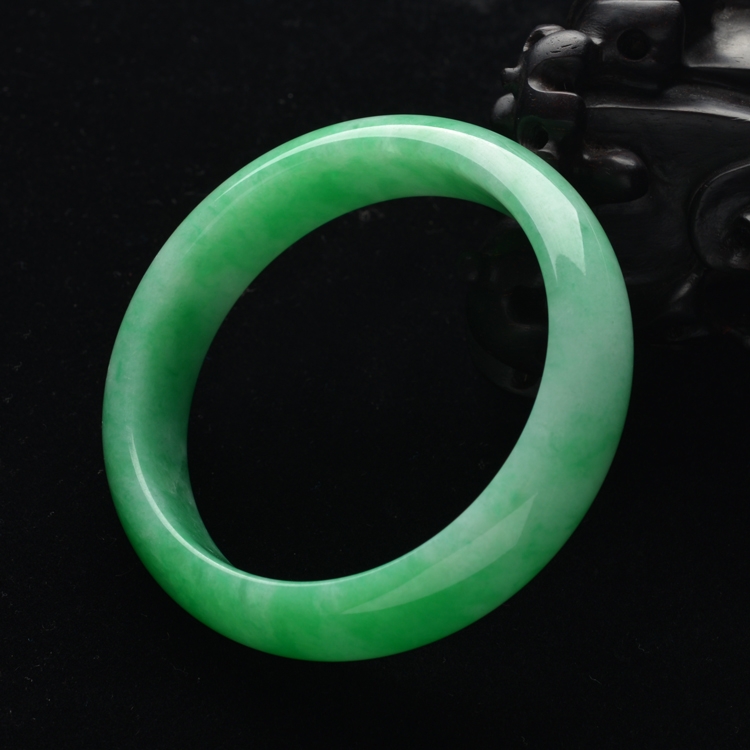 (超值推荐)糯冰种翠色手镯(54mm)