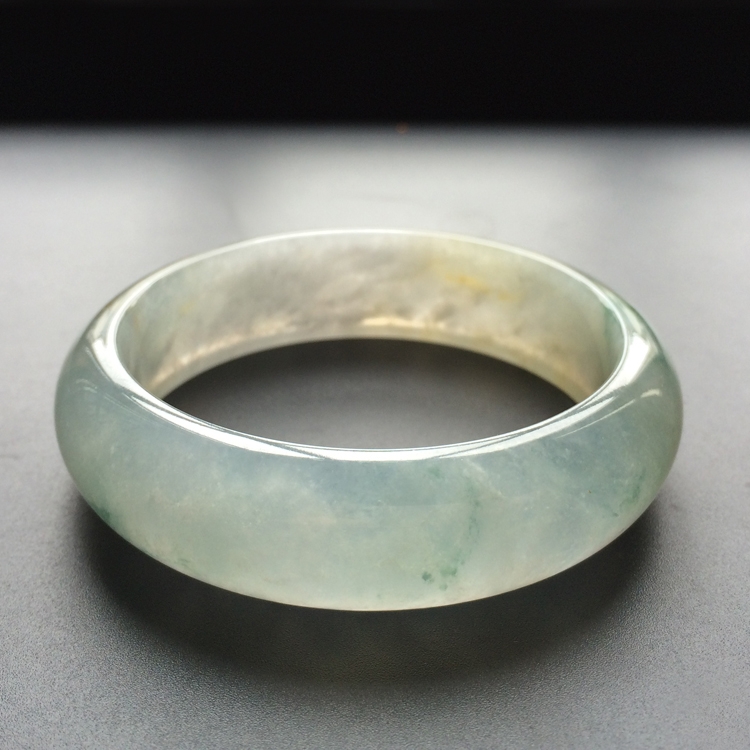 (超值推荐)冰种飘花略带黄翡手镯(53.7mm)
