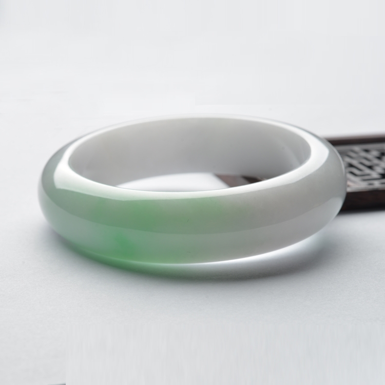(超值推荐)糯冰种白底青圆条手镯(60.8mm)
