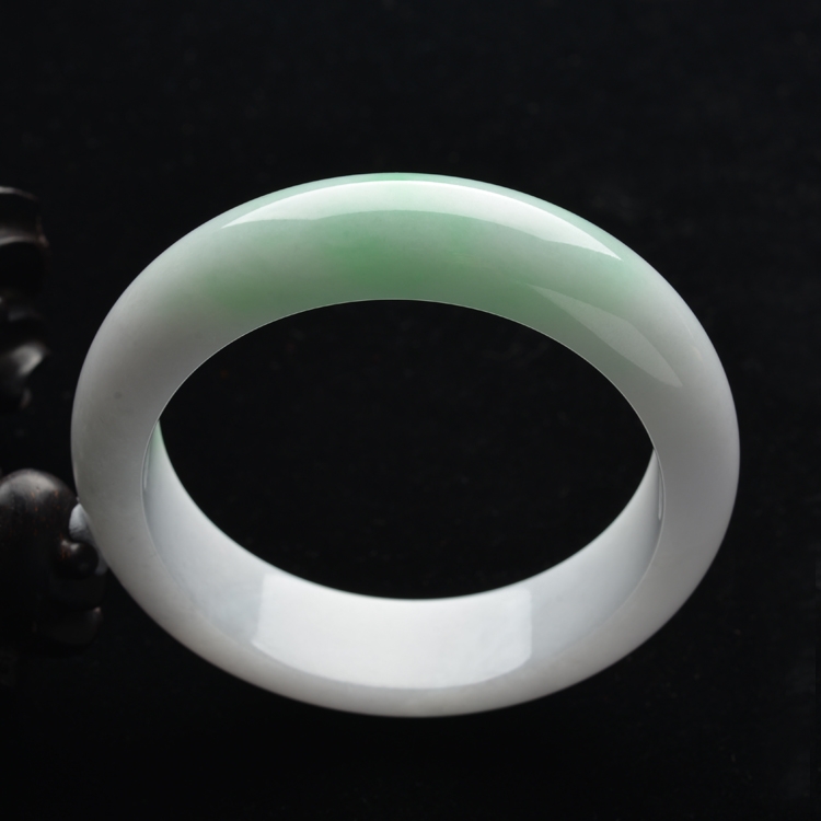 (超值推荐)糯冰种白底青圆条手镯(60.8mm)