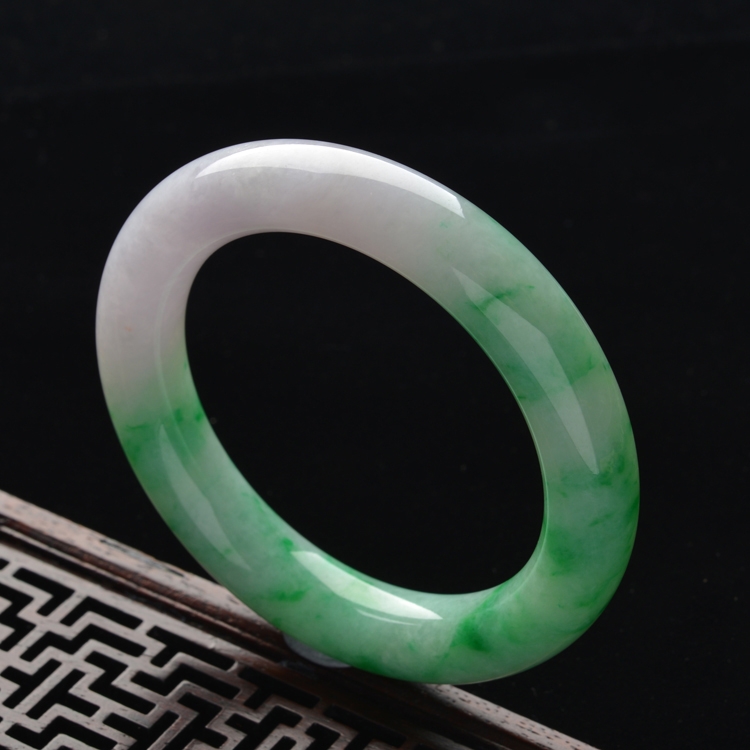 (超值推荐)糯冰种飘翠圆条手镯(55.8mm)