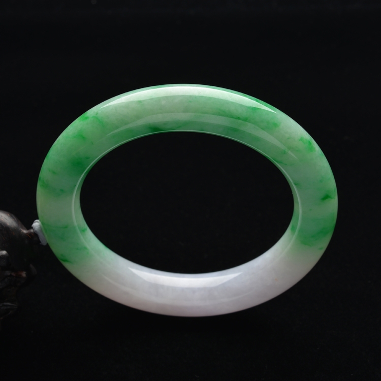 (超值推荐)糯冰种飘翠圆条手镯(55.8mm)