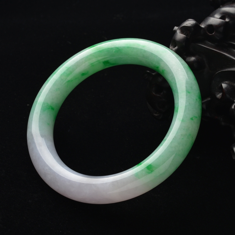 (超值推荐)糯冰种飘翠圆条手镯(55.8mm)